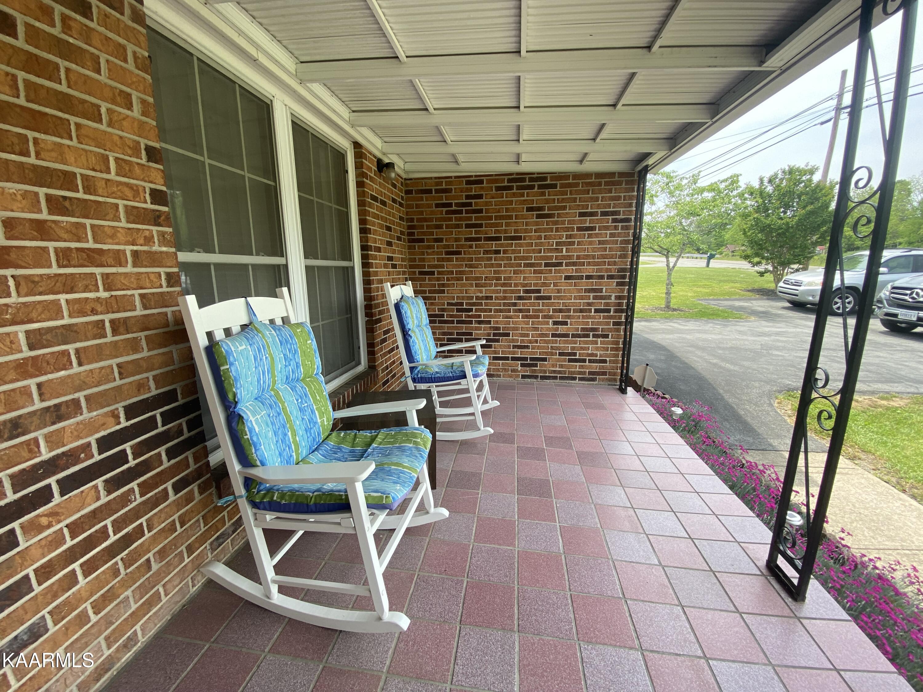 6002 Wilderness Road Ewing, VA 24248 - Photo 5 of 22 front porch