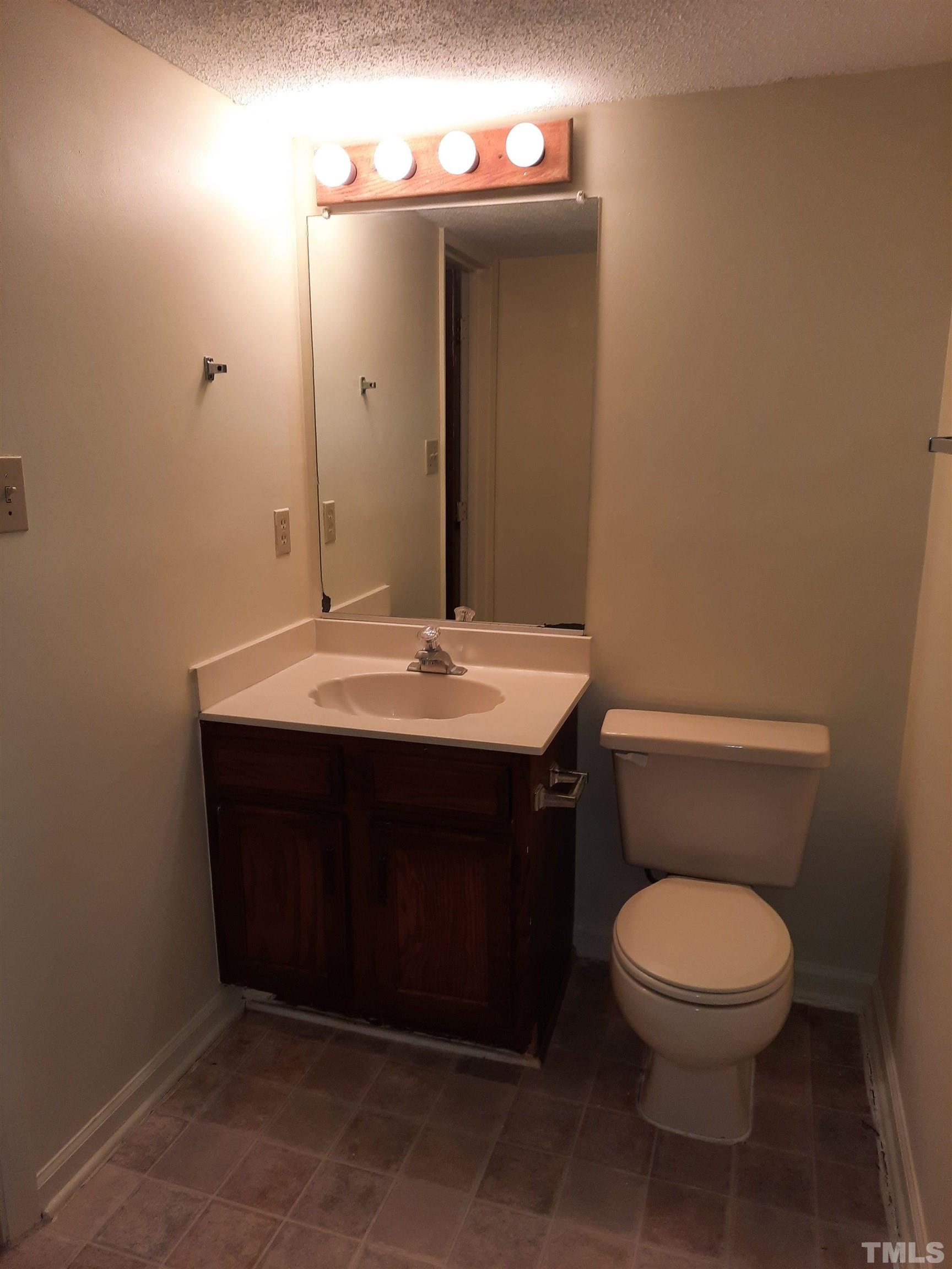 1802 Sara Lane Raleigh, NC 27606 - Photo 6 of 17 Gallery Image 6