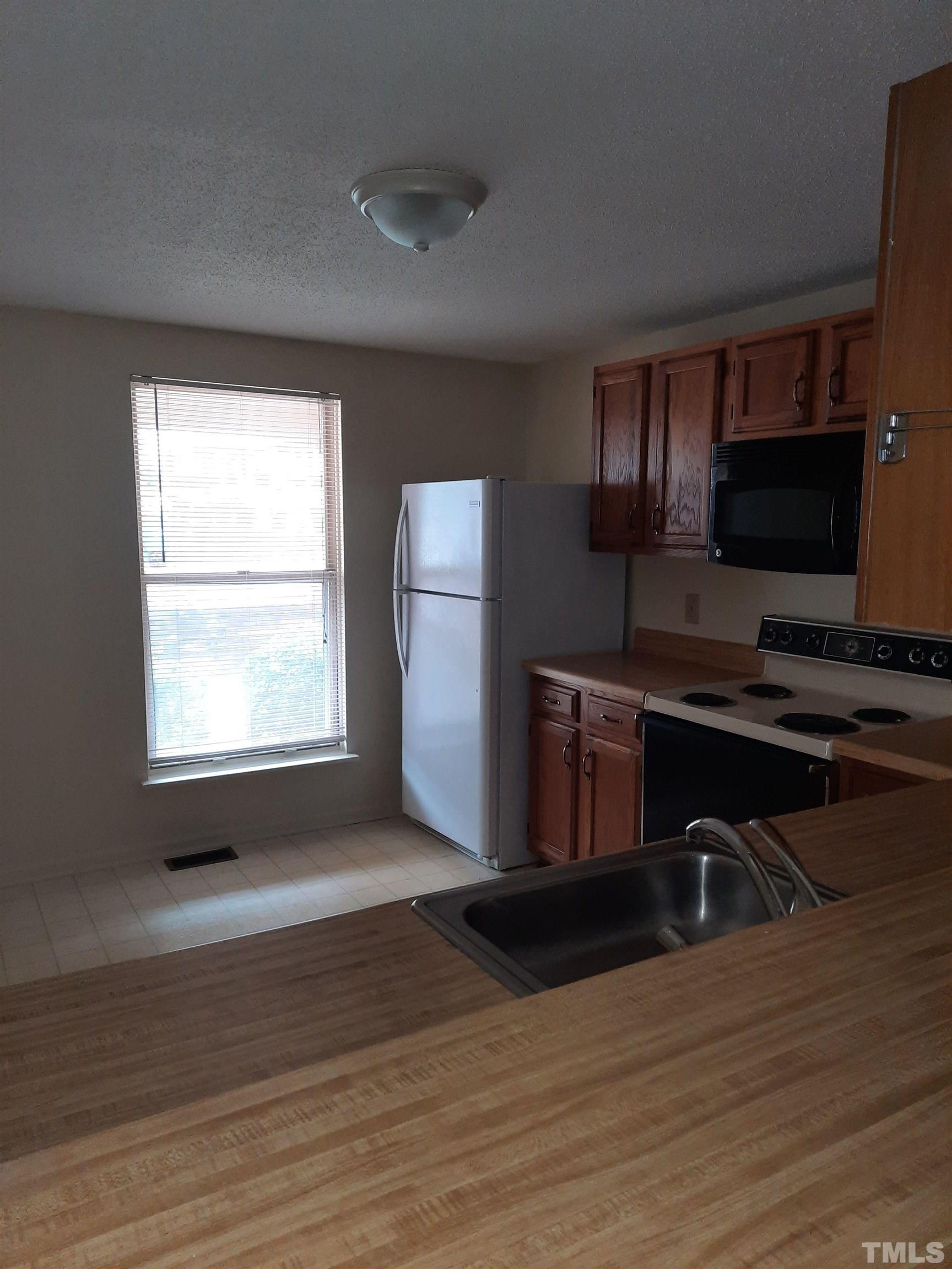 1802 Sara Lane Raleigh, NC 27606 - Photo 7 of 17 Gallery Image 7