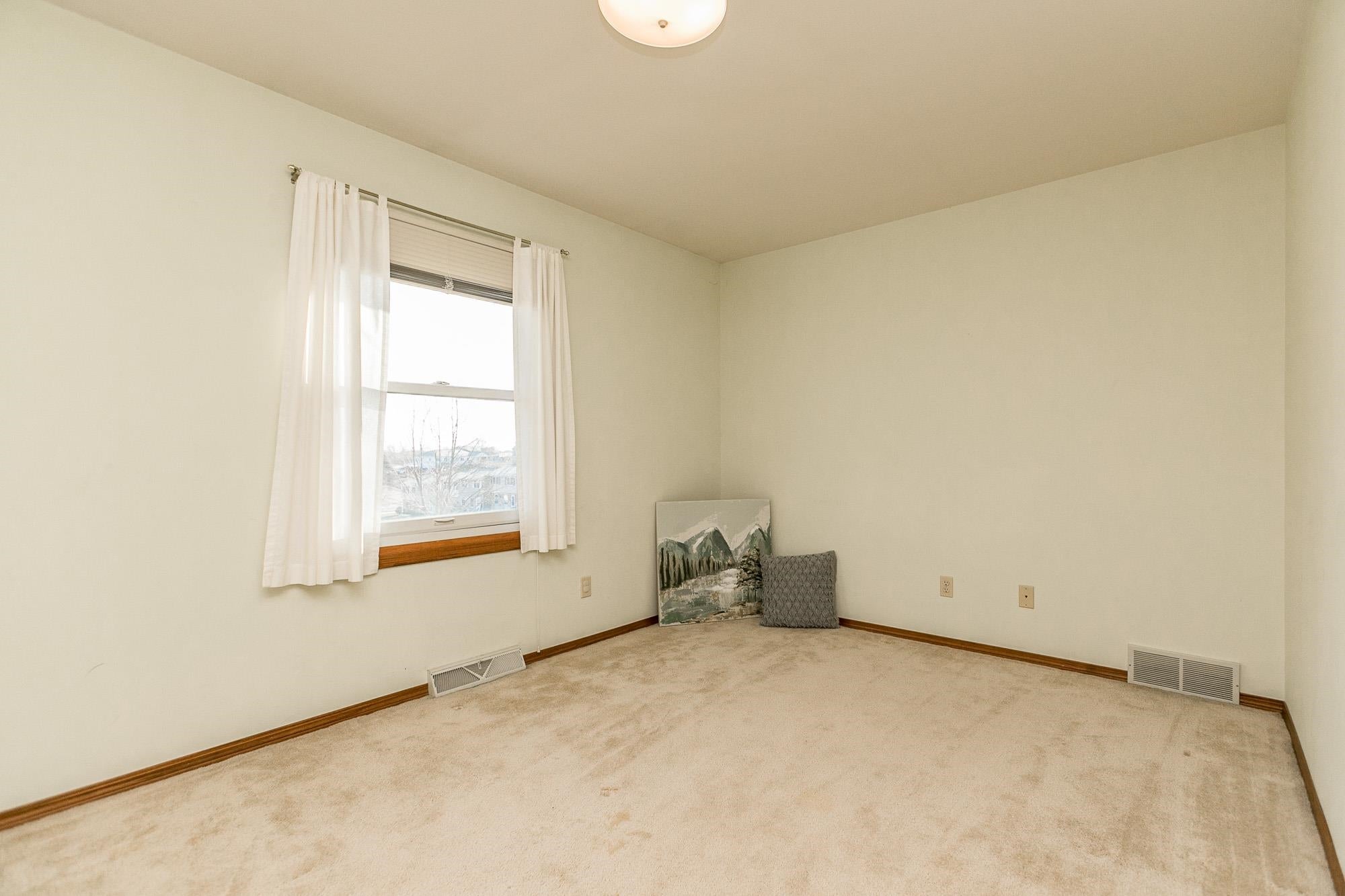 2109 Yorktown Road Dubuque, IA 52002 - Photo 23 of 31 Gallery Image 23