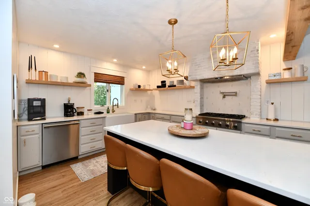 $665,000 | 7153 South Pr Royal Springs Drive, Shelbyville, IN 46176