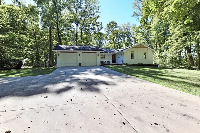 $665,000 | 7153 South Pr Royal Springs Drive, Shelbyville, IN 46176
