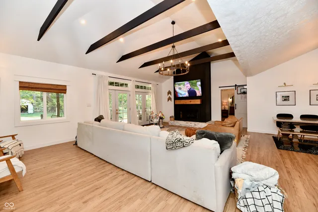 $665,000 | 7153 South Pr Royal Springs Drive, Shelbyville, IN 46176