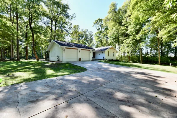 $620,000 | 7153 South Pr Royal Springs Drive, Shelbyville, IN 46176
