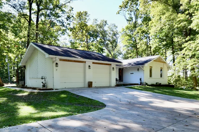 $665,000 | 7153 South Pr Royal Springs Drive, Shelbyville, IN 46176