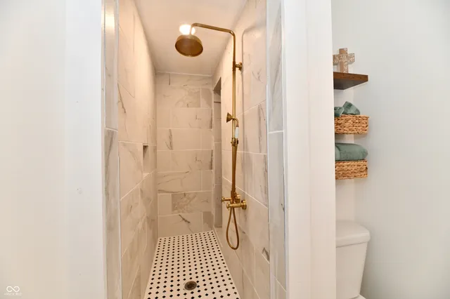 $665,000 | 7153 South Pr Royal Springs Drive, Shelbyville, IN 46176