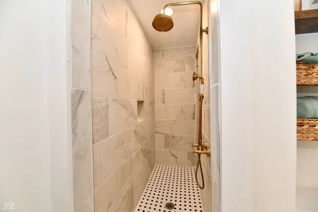 $665,000 | 7153 South Pr Royal Springs Drive, Shelbyville, IN 46176