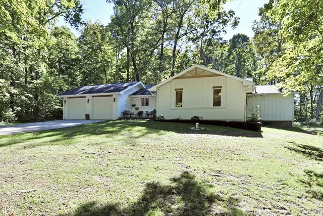 $665,000 | 7153 South Pr Royal Springs Drive, Shelbyville, IN 46176