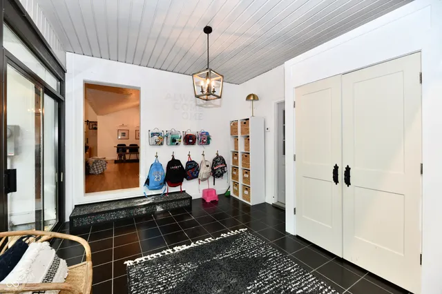 $665,000 | 7153 South Pr Royal Springs Drive, Shelbyville, IN 46176