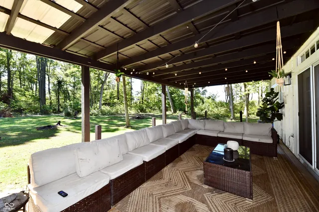 $665,000 | 7153 South Pr Royal Springs Drive, Shelbyville, IN 46176