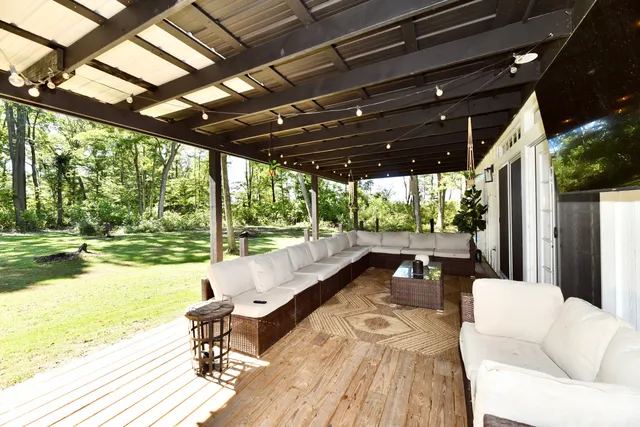 $665,000 | 7153 South Pr Royal Springs Drive, Shelbyville, IN 46176