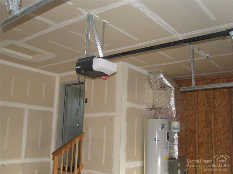63323 Vogt Road Bend, OR 97701 - Photo 17 of 18 a view of a hallway with a shower