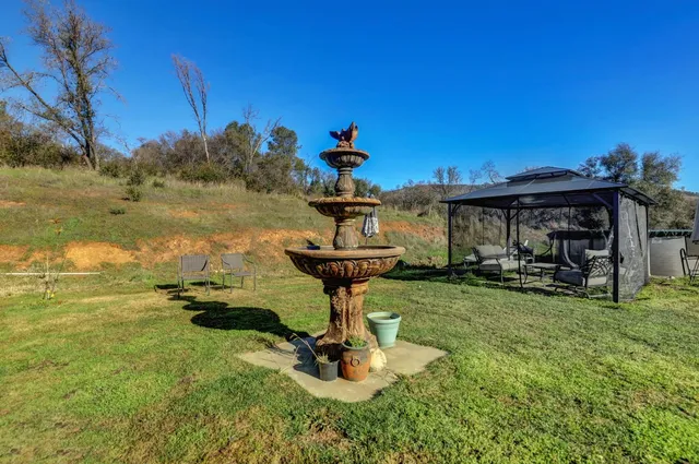 a view of house with a big yard