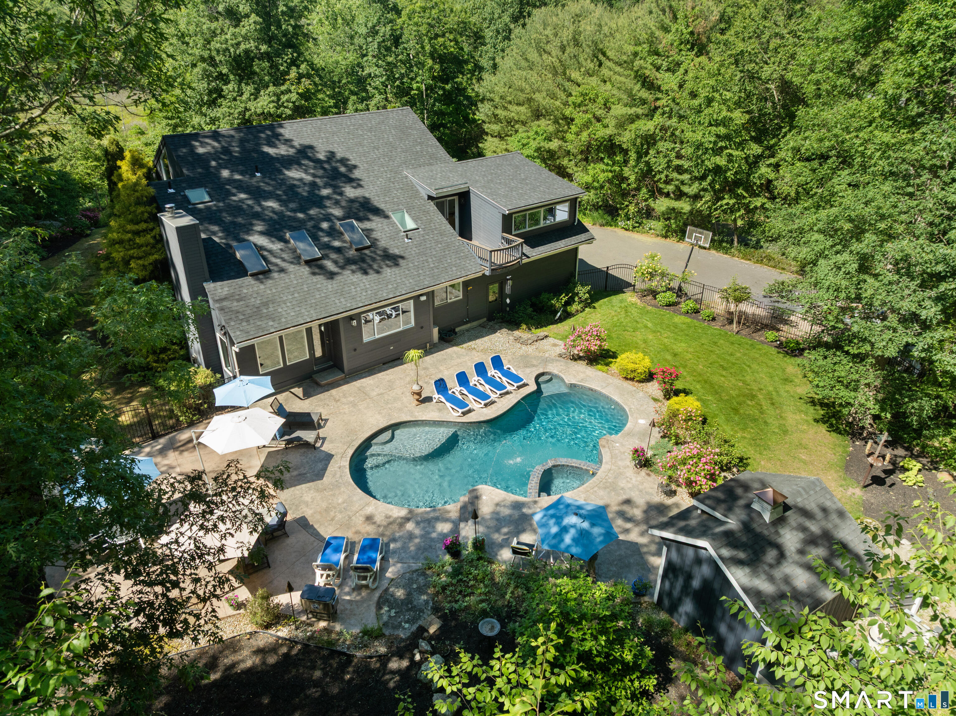 84 Sawmill Road Branford, CT 06405 - Photo 4 of 40
