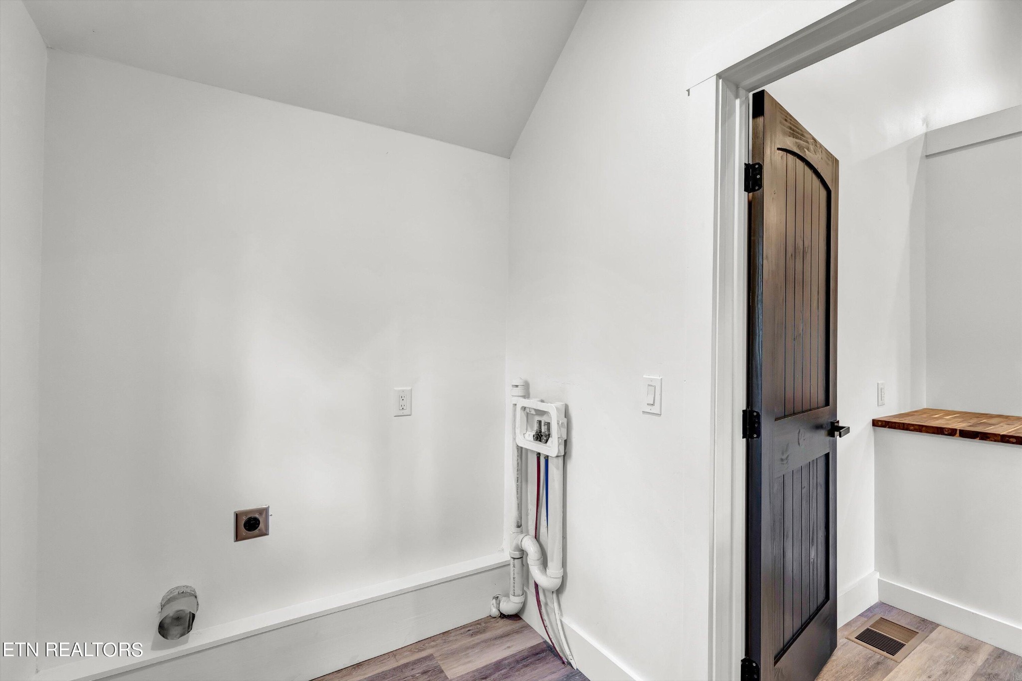 2209 Belt Road Knoxville, TN 37920 - Photo 17 of 36 a bathroom with a glass shower door