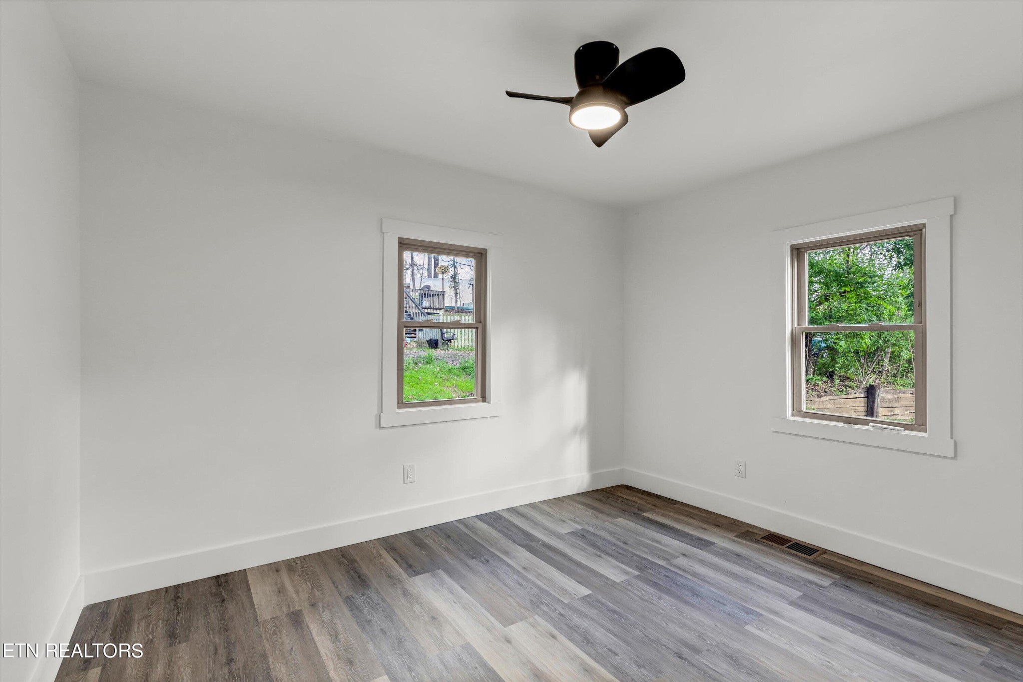 2209 Belt Road Knoxville, TN 37920 - Photo 26 of 36 an empty room with window