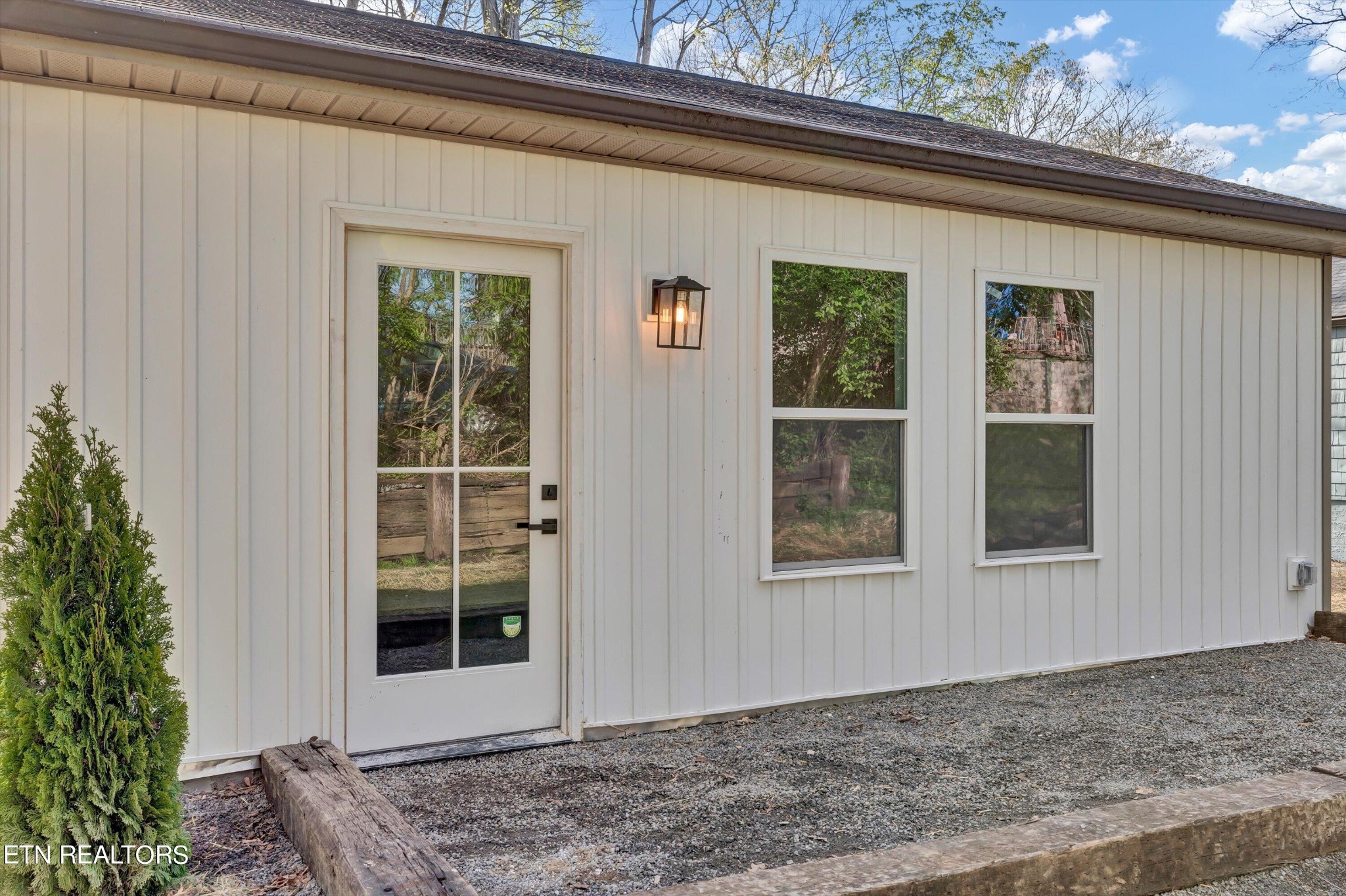 2209 Belt Road Knoxville, TN 37920 - Photo 29 of 36 a front view of a house