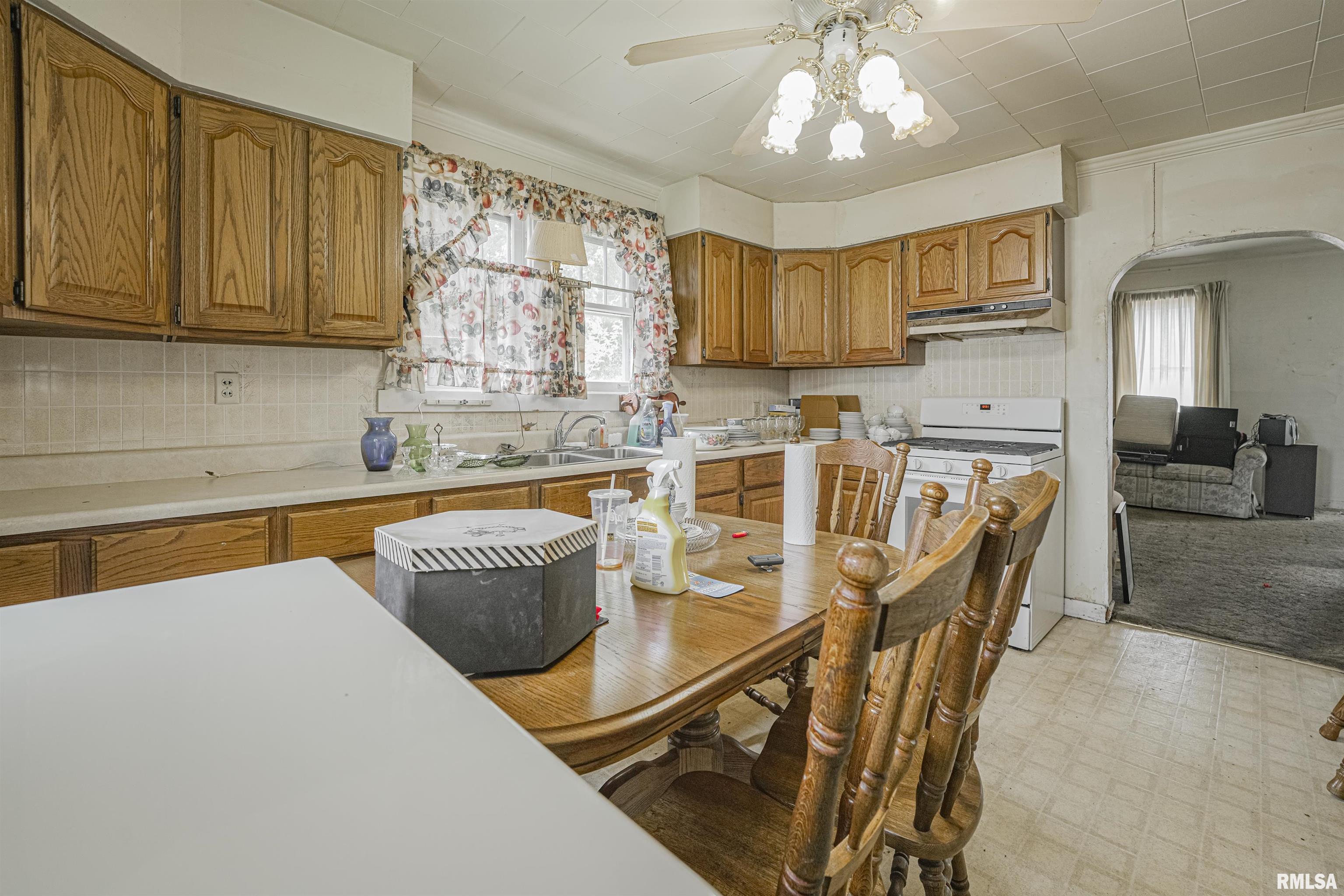 1008 Decatur Street Lincoln, IL 62656 - Photo 6 of 14