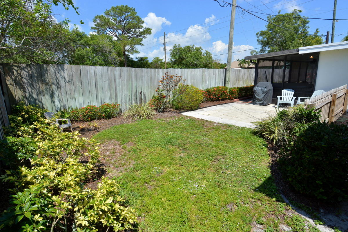 4562 Southeast Shady Ridge Lane Stuart, FL 34997 - Photo 19 of 20 Backyard