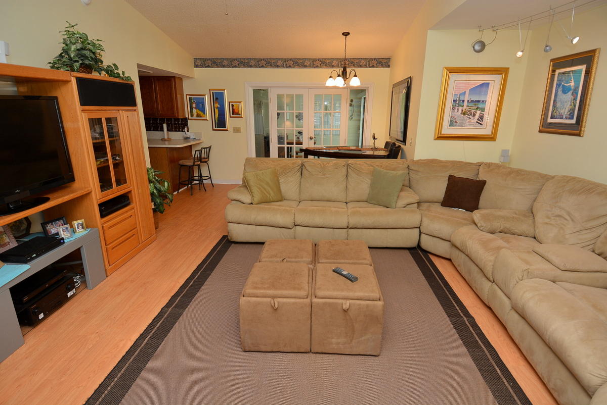 4562 Southeast Shady Ridge Lane Stuart, FL 34997 - Photo 4 of 20 Family Room