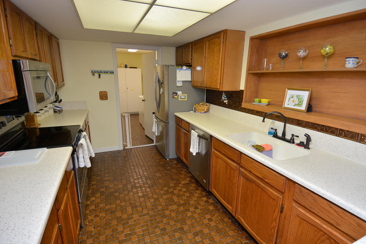 4562 Southeast Shady Ridge Lane Stuart, FL 34997 - Photo 5 of 20 Kitchen