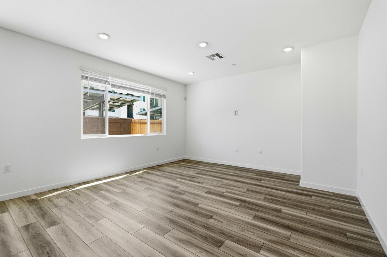 1259 Leonhardt Loop Lincoln, CA 95648 - Photo 4 of 11