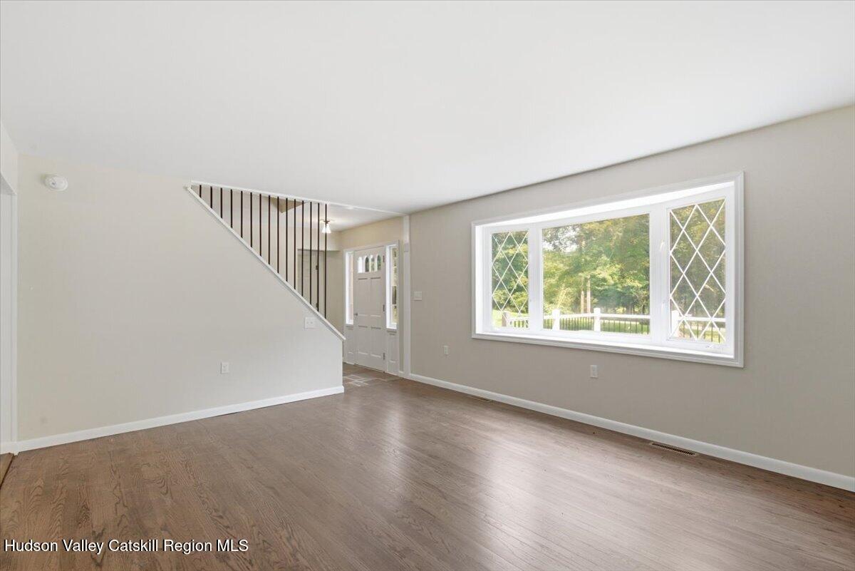 208 R. Mclaren Extension South Cairo, NY 12482 - Photo 6 of 48 06-Living Room