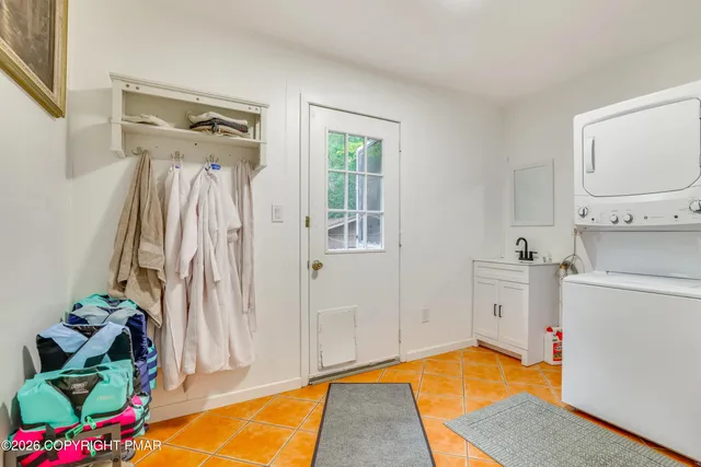 $594,000 | 353 Scotch Pine Drive, Pocono Summit, PA 18346