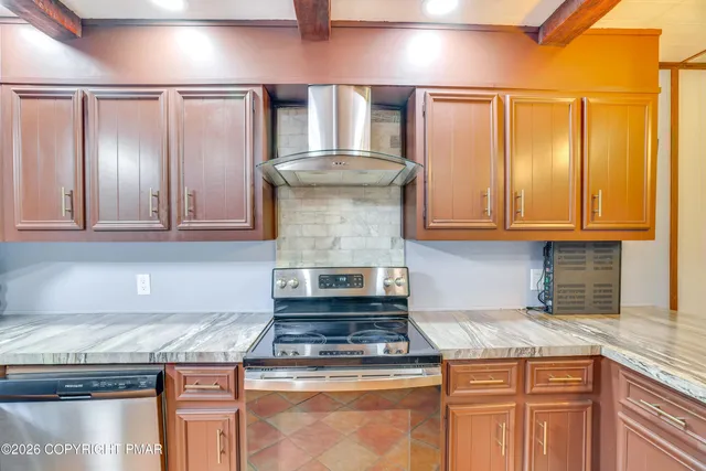 $594,000 | 353 Scotch Pine Drive, Pocono Summit, PA 18346