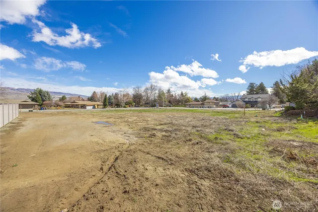 $224,900 | 1808 North Road, Wenatchee, WA 98801