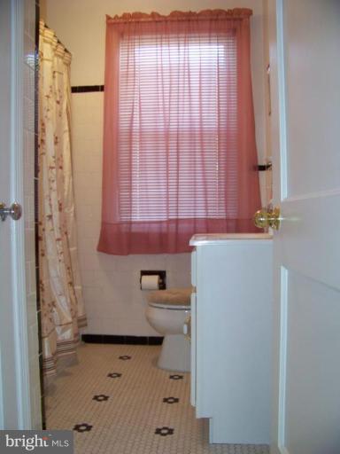 904 Radcliffe Road Towson, MD 21204 - Photo 12 of 15 Bath #2