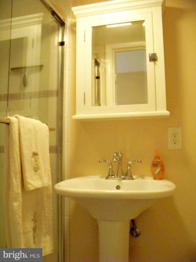 904 Radcliffe Road Towson, MD 21204 - Photo 9 of 15 Bath #1