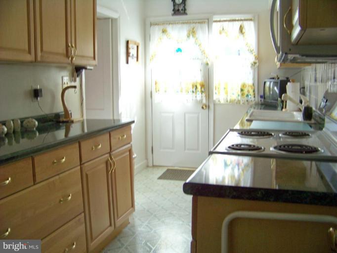 904 Radcliffe Road Towson, MD 21204 - Photo 10 of 15 Kitchen