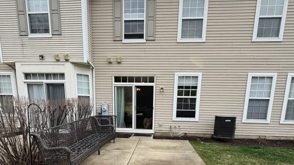 $2,300 | 2554 Evergreen Circle, Unit 2554, McHenry, IL 60050