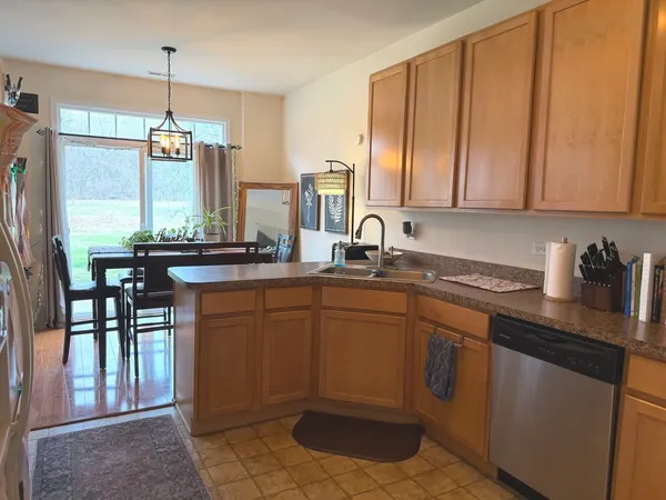 $2,300 | 2554 Evergreen Circle, Unit 2554, McHenry, IL 60050