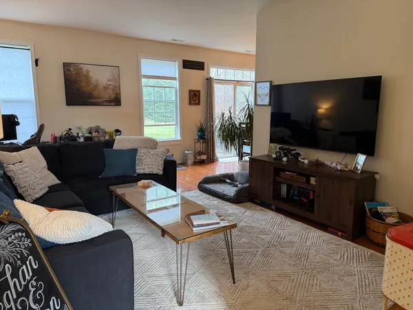 $2,300 | 2554 Evergreen Circle, Unit 2554, McHenry, IL 60050