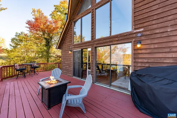 a view of a yard with wooden wall
