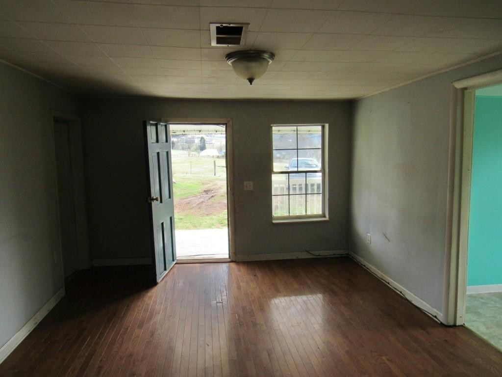 3190 Babbs Mill Road Afton, TN 37616 - Photo 4 of 11 Living