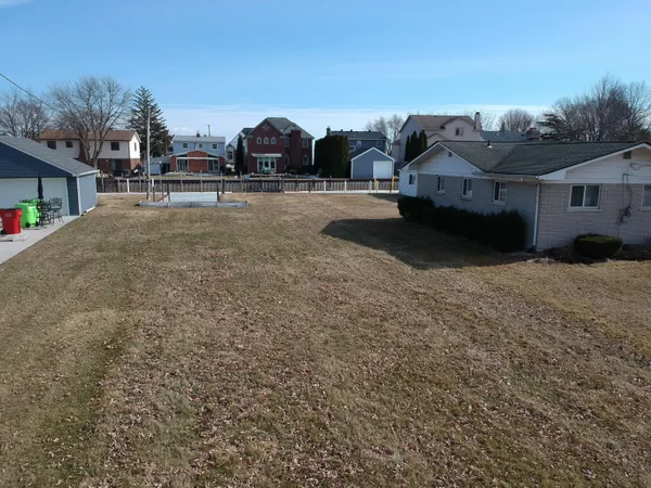 $179,900 | 37500 Lakeville Street, Harrison Township, MI 48045