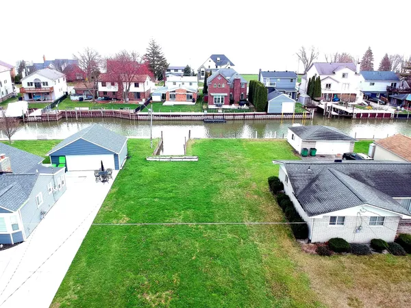 $179,900 | 37500 Lakeville Street, Harrison Township, MI 48045