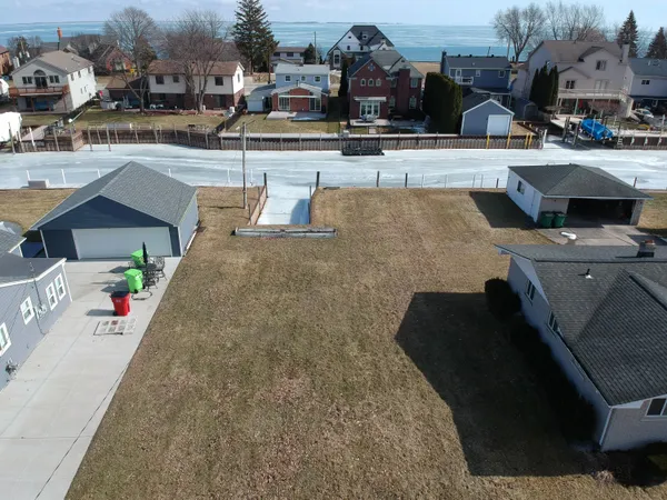 $179,900 | 37500 Lakeville Street, Harrison Township, MI 48045