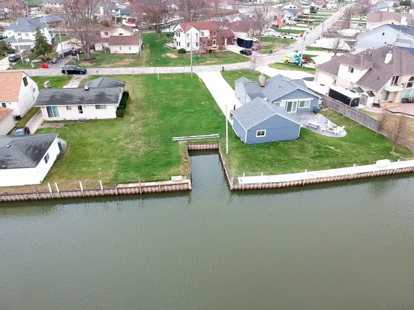 $179,900 | 37500 Lakeville Street, Harrison Township, MI 48045