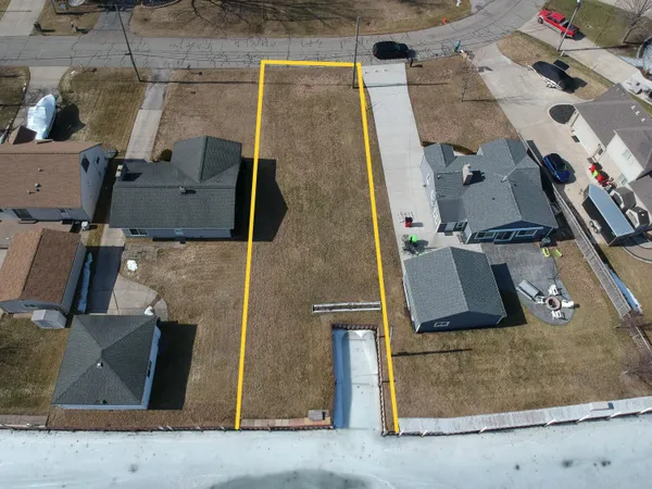 $179,900 | 37500 Lakeville Street, Harrison Township, MI 48045