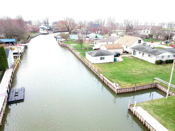 $179,900 | 37500 Lakeville Street, Harrison Township, MI 48045