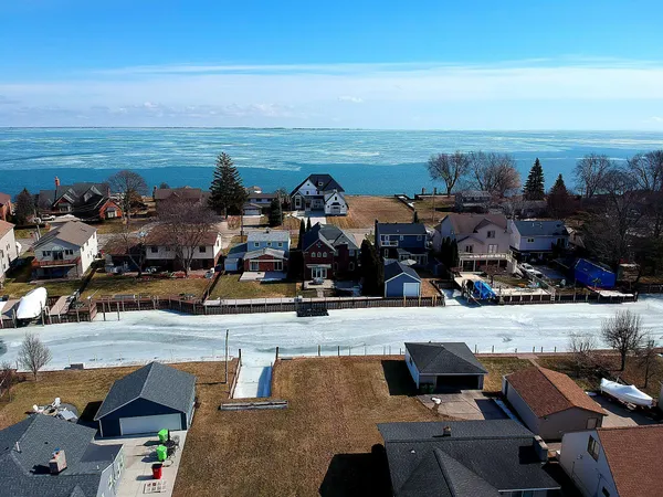 $179,900 | 37500 Lakeville Street, Harrison Township, MI 48045