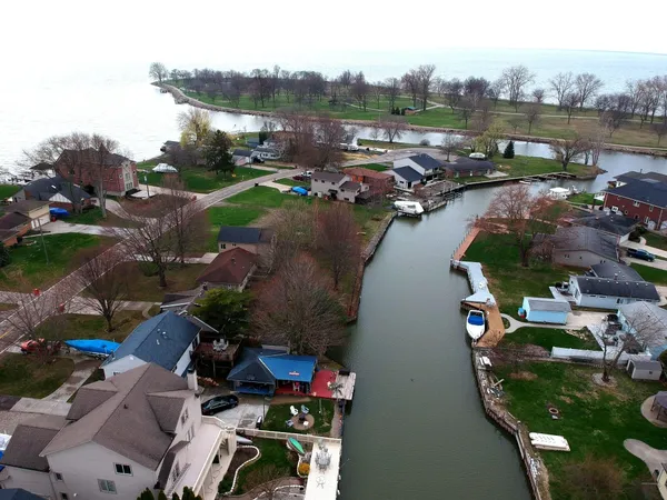 $179,900 | 37500 Lakeville Street, Harrison Township, MI 48045