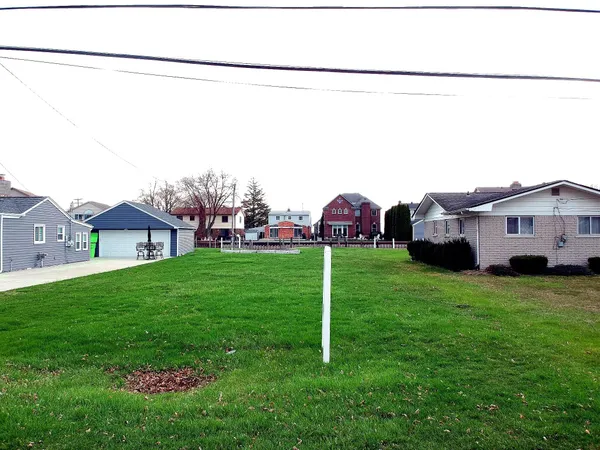 $179,900 | 37500 Lakeville Street, Harrison Township, MI 48045