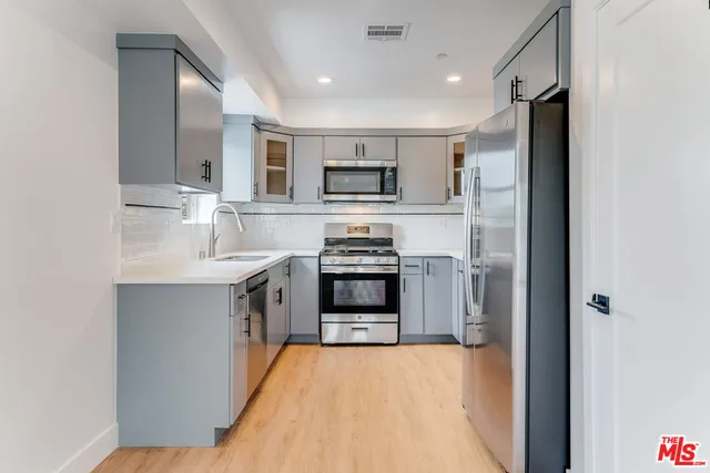 $4,995 | 1802 1/2 South Highland Avenue, Los Angeles, CA 90019