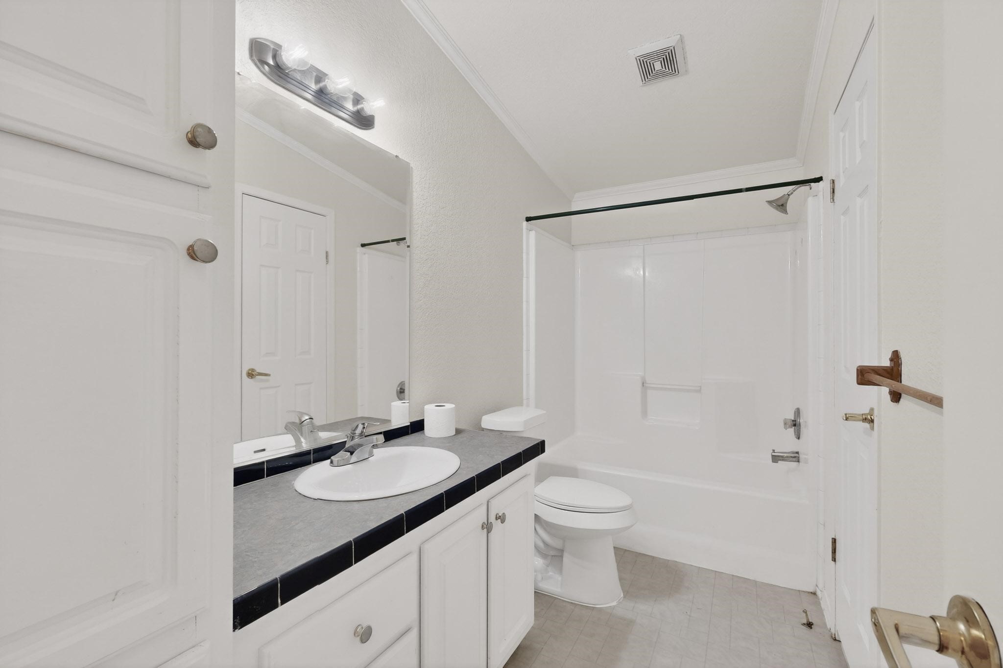 103 Hidden Valley Ranch Road Ilfeld, NM 87538 - Photo 29 of 49 Full bathroom #2