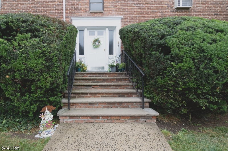 7C Stone Hill Road Springfield, NJ 07081 - Photo 2 of 10 Gallery Image 2